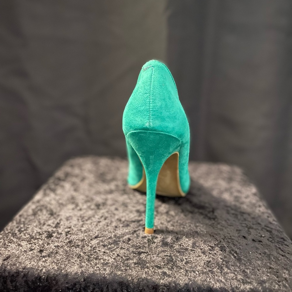 Heels - Picture 5 of 6
